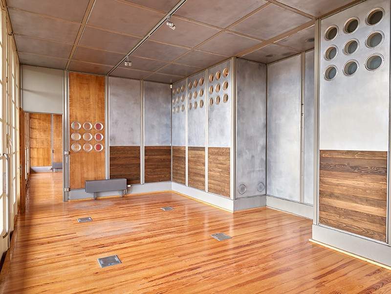 The corner of the cloakroom and the vista through to the room